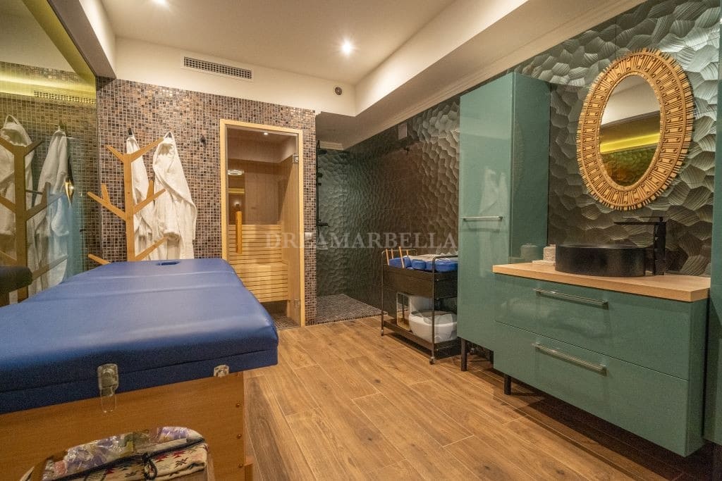 Villa/Maison de 5 chambres à louer à New Golden Mile avec piscine garage - 20 000 € (Ref: 9911450)