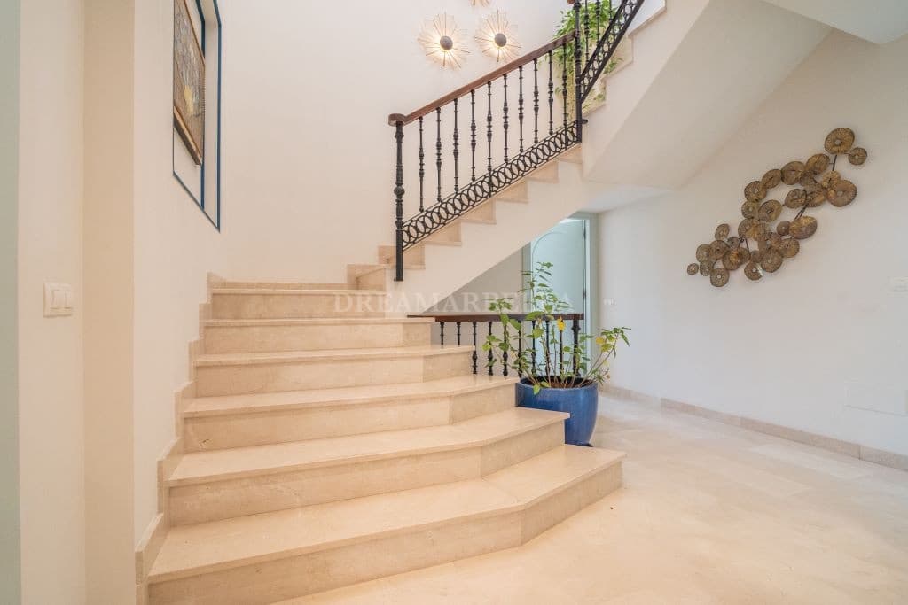 Villa/Maison de 5 chambres à louer à New Golden Mile avec piscine garage - 20 000 € (Ref: 9911450)