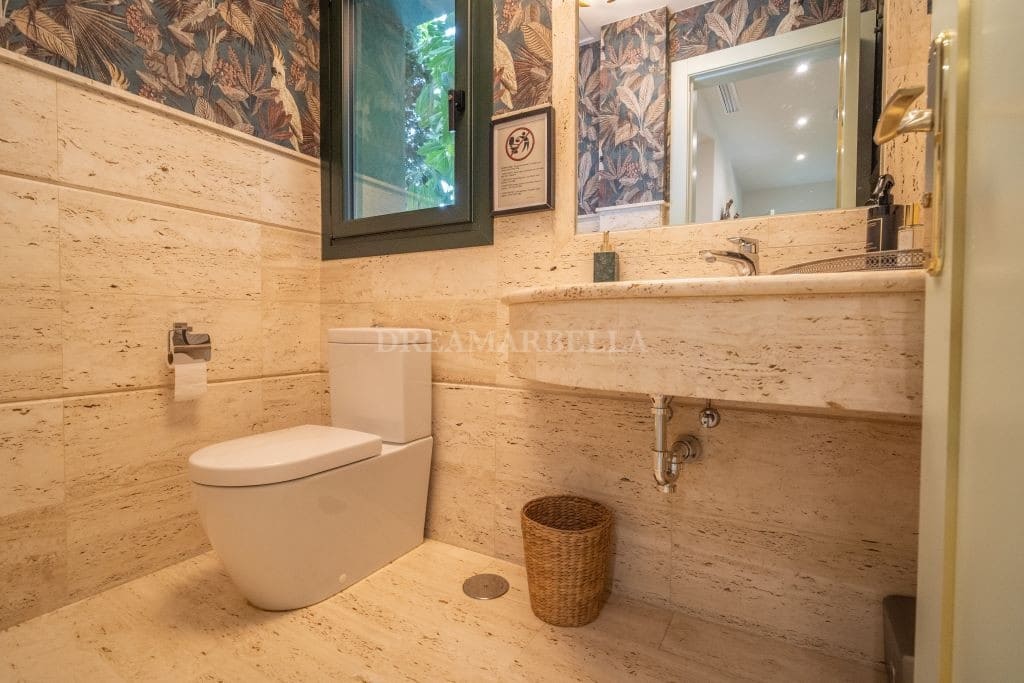 Villa/Maison de 5 chambres à louer à New Golden Mile avec piscine garage - 20 000 € (Ref: 9911450)