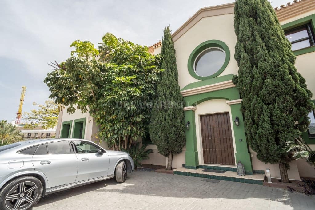 Villa/Maison de 5 chambres à louer à New Golden Mile avec piscine garage - 20 000 € (Ref: 9911450)