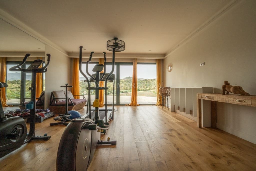 Villa/Maison de 5 chambres à louer à New Golden Mile avec piscine garage - 20 000 € (Ref: 9911450)