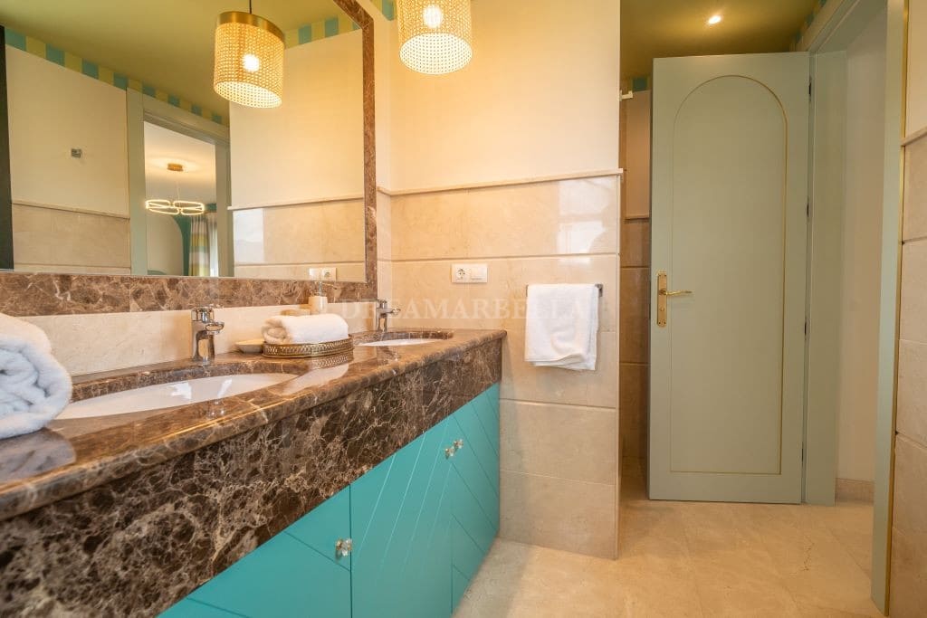 Villa/Maison de 5 chambres à louer à New Golden Mile avec piscine garage - 20 000 € (Ref: 9911450)