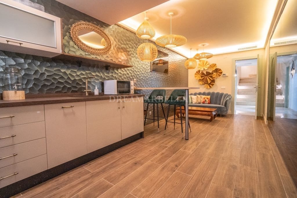 Villa/Maison de 5 chambres à louer à New Golden Mile avec piscine garage - 20 000 € (Ref: 9911450)