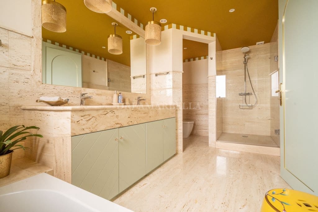 Villa/Maison de 5 chambres à louer à New Golden Mile avec piscine garage - 20 000 € (Ref: 9911450)