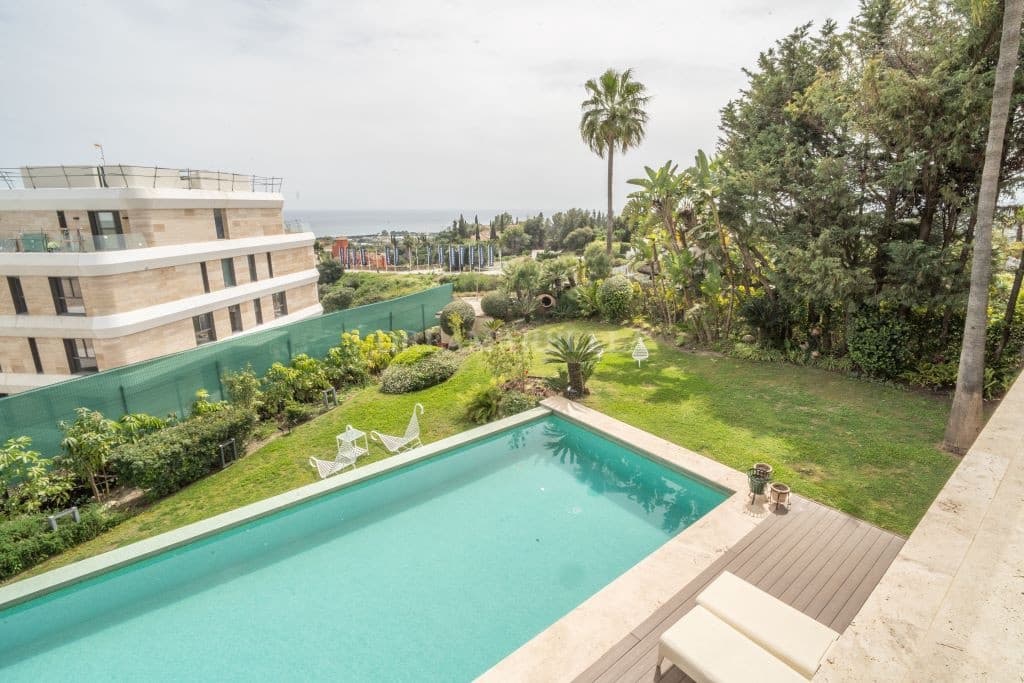 Villa/Maison de 5 chambres à louer à New Golden Mile avec piscine garage - 20 000 € (Ref: 9911450)
