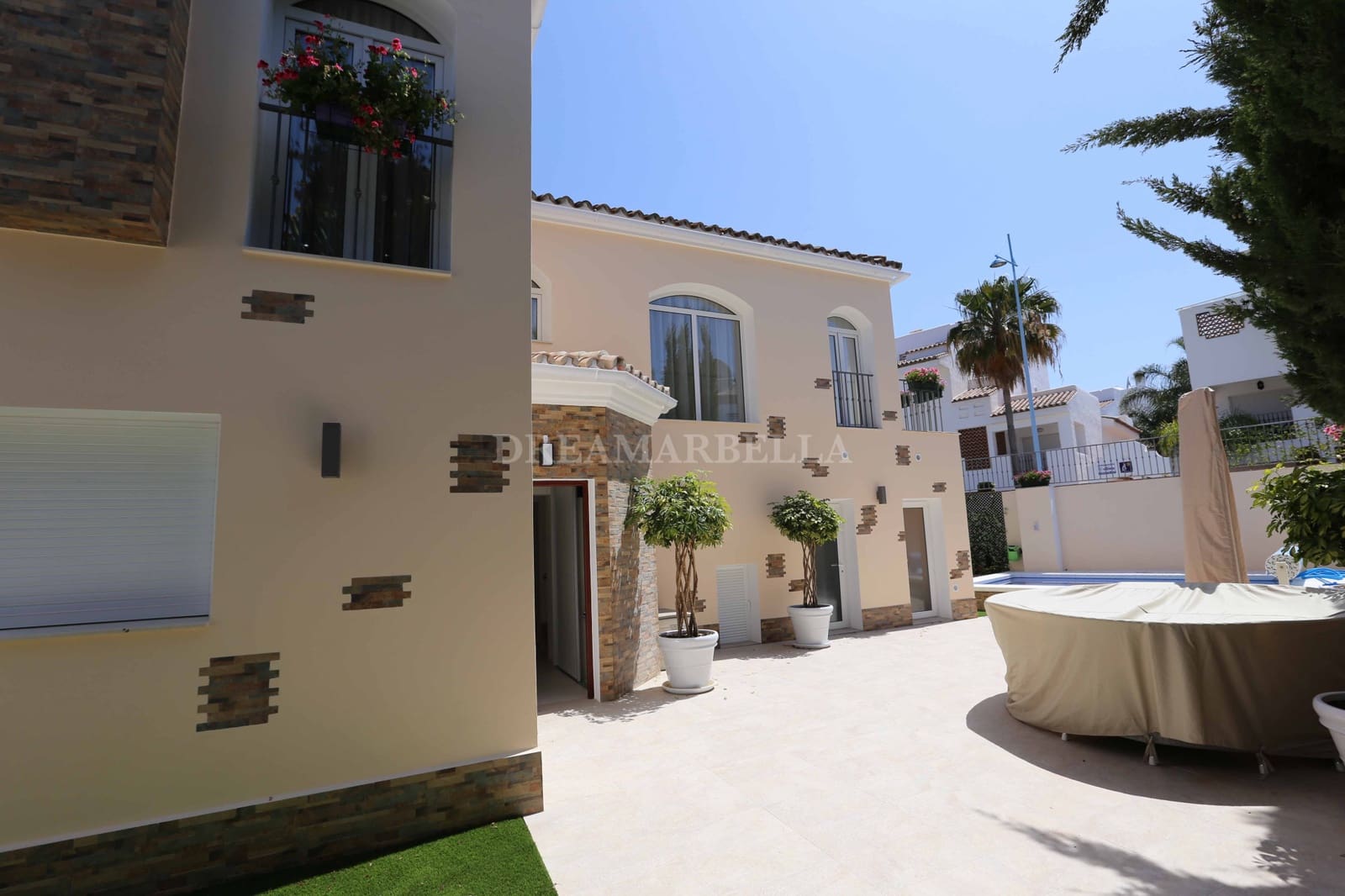 Villa/Maison de 4 chambres à louer à San Pedro de Alcantara avec piscine garage - 6 000 € (Ref: 9916006)
