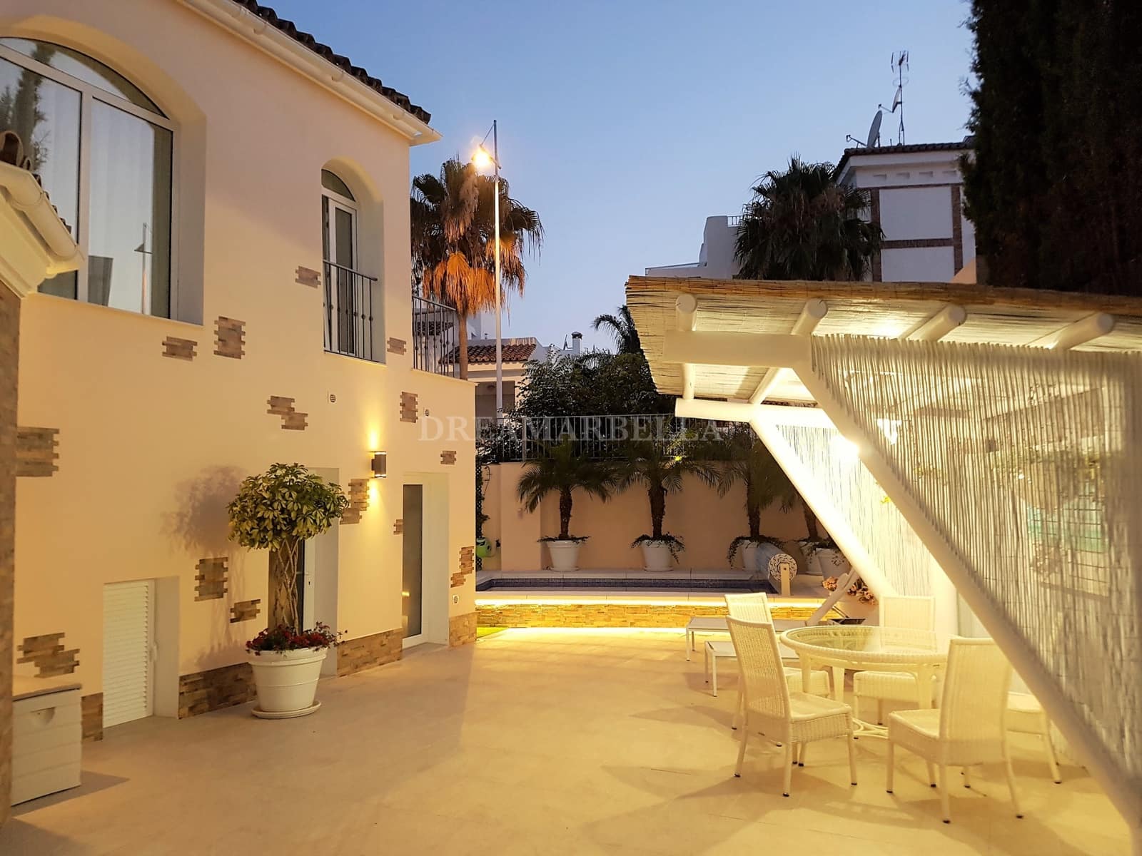 Villa/Maison de 4 chambres à louer à San Pedro de Alcantara avec piscine garage - 6 000 € (Ref: 9916006)