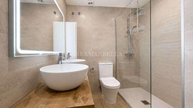 2 soverom Leilighet til salgs i Marbella med svømmebasseng garasje - € 549 000 (Ref: 9920578)