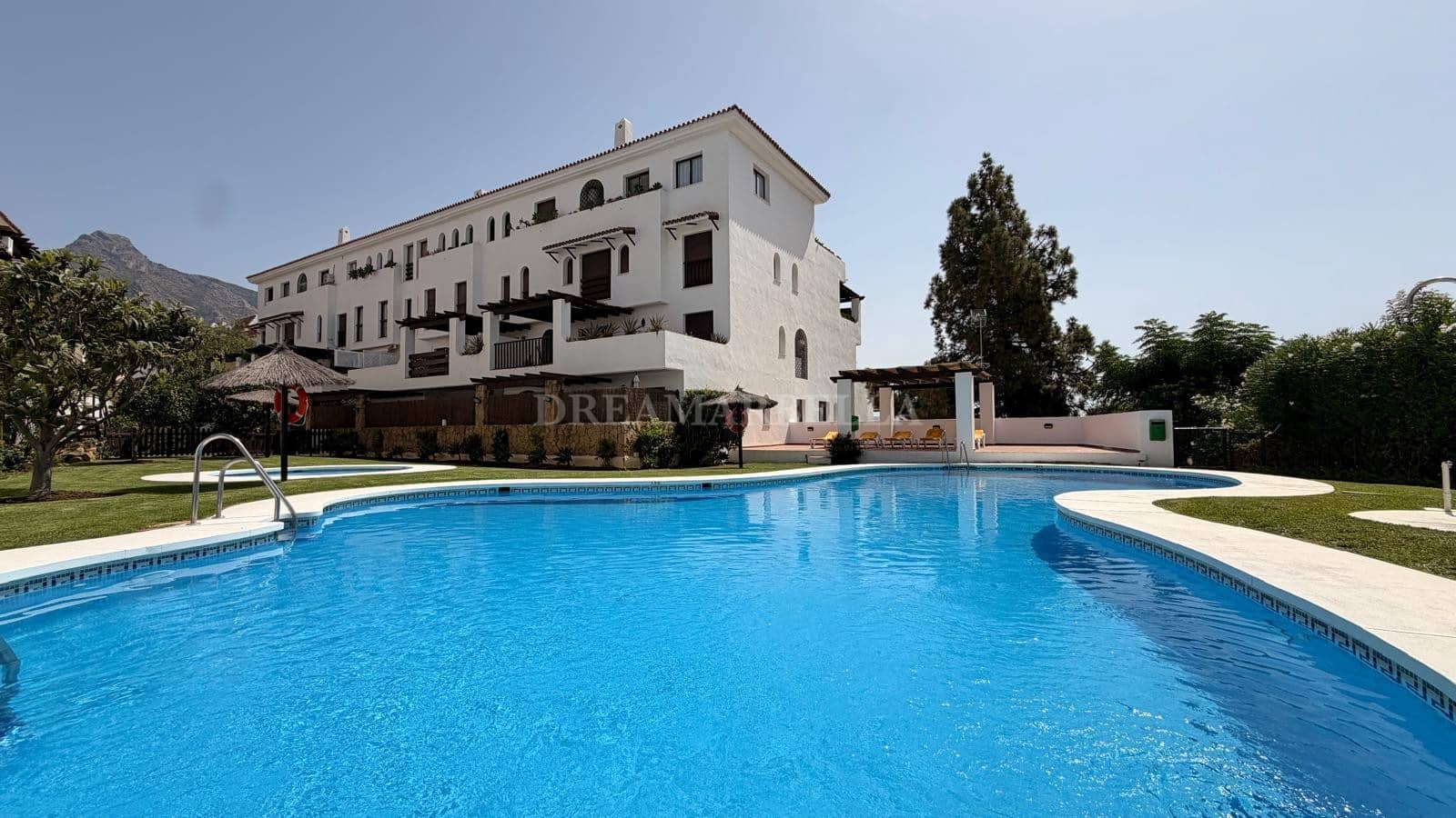 Apartamento de 2 habitaciones en Marbella en venta con piscina garaje - 549.000 € (Ref: 9920578)