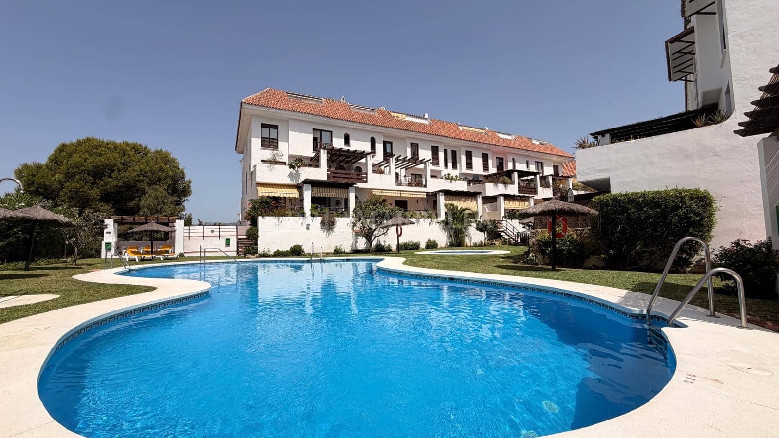 Apartamento de 2 habitaciones en Marbella en venta con piscina garaje - 549.000 € (Ref: 9920578)