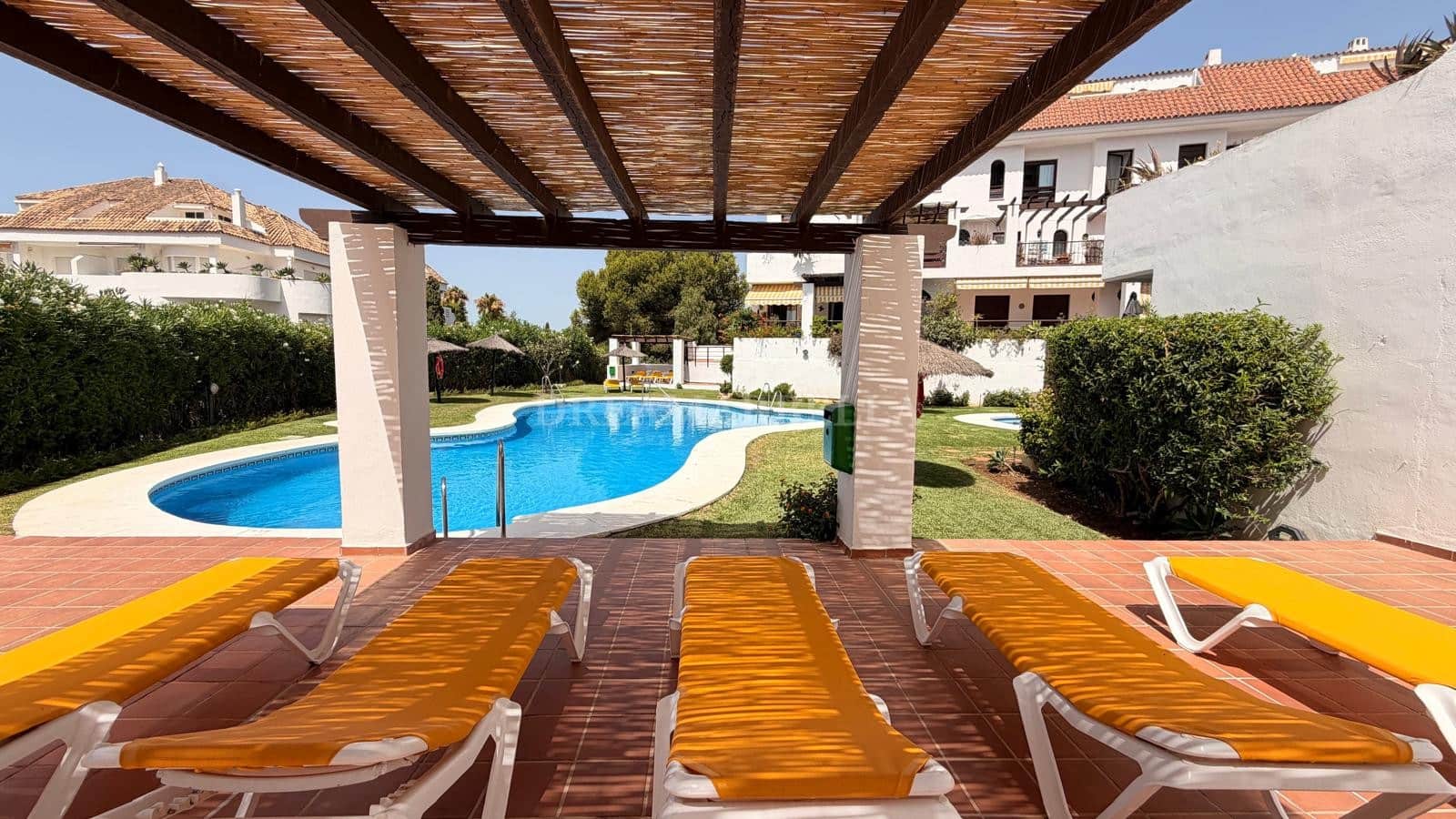 Apartamento de 2 habitaciones en Marbella en venta con piscina garaje - 549.000 € (Ref: 9920578)