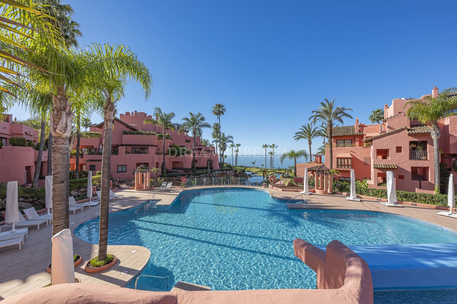 3 slaapkamer Appartement te koop in Estepona met zwembad garage - € 2.395.000 (Ref: 9936531)