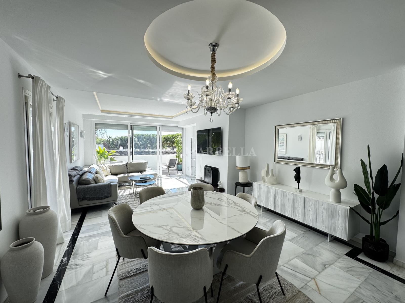 4 quarto Penthouse para venda em Marbella com piscina garagem - 1 400 000 € (Ref: 9945894)