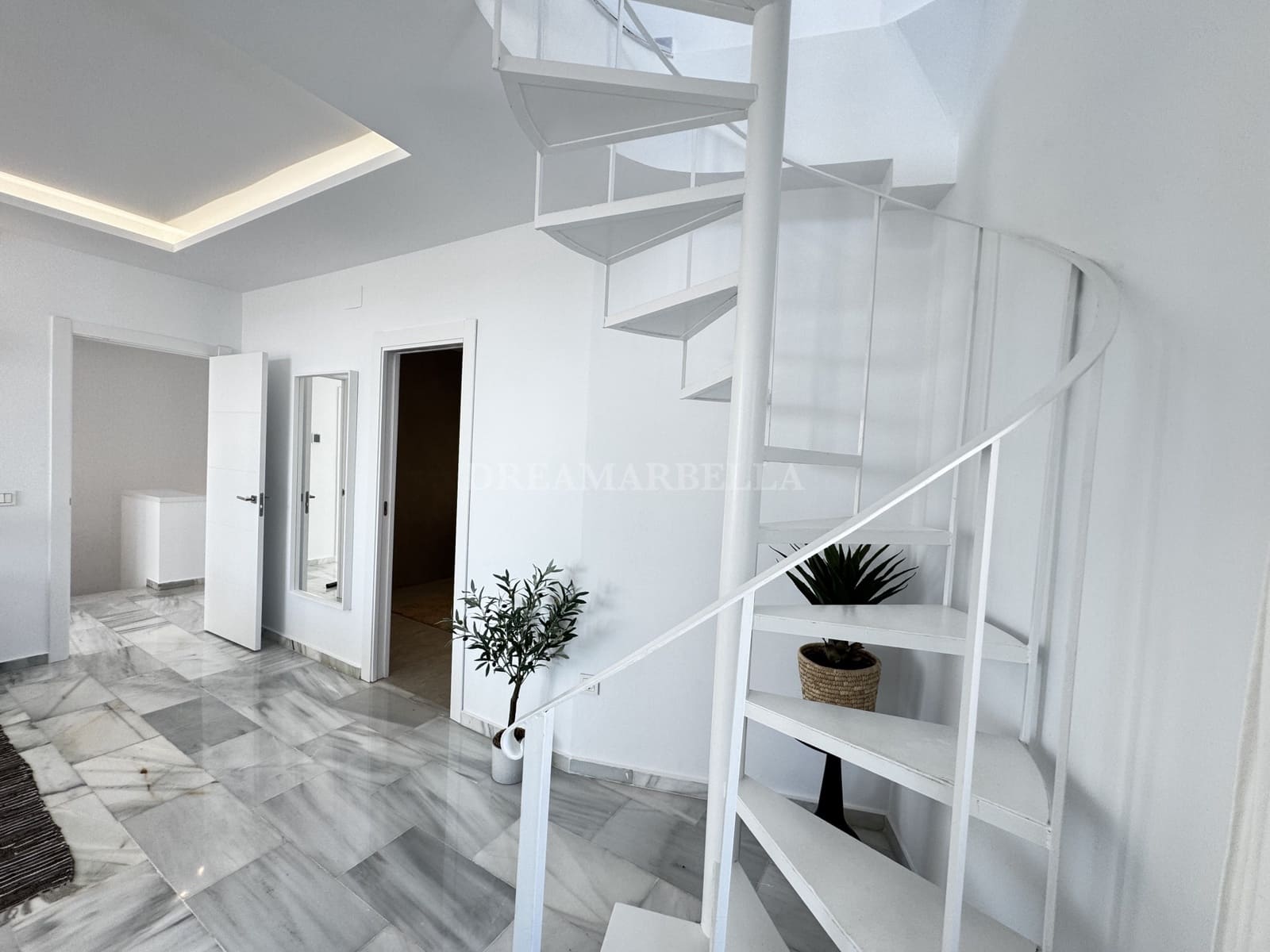 4 quarto Penthouse para venda em Marbella com piscina garagem - 1 400 000 € (Ref: 9945894)