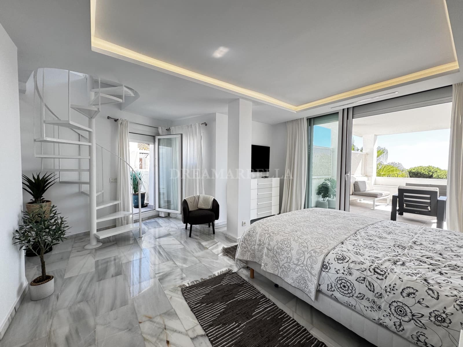 4 quarto Penthouse para venda em Marbella com piscina garagem - 1 400 000 € (Ref: 9945894)