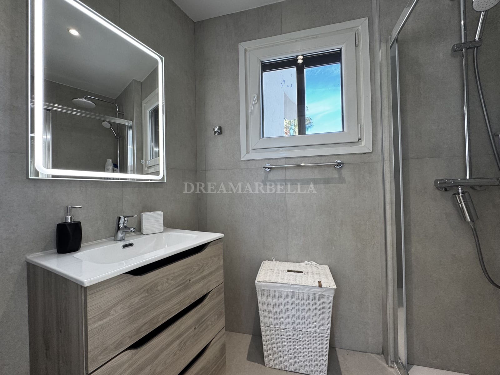 4 quarto Penthouse para venda em Marbella com piscina garagem - 1 400 000 € (Ref: 9945894)