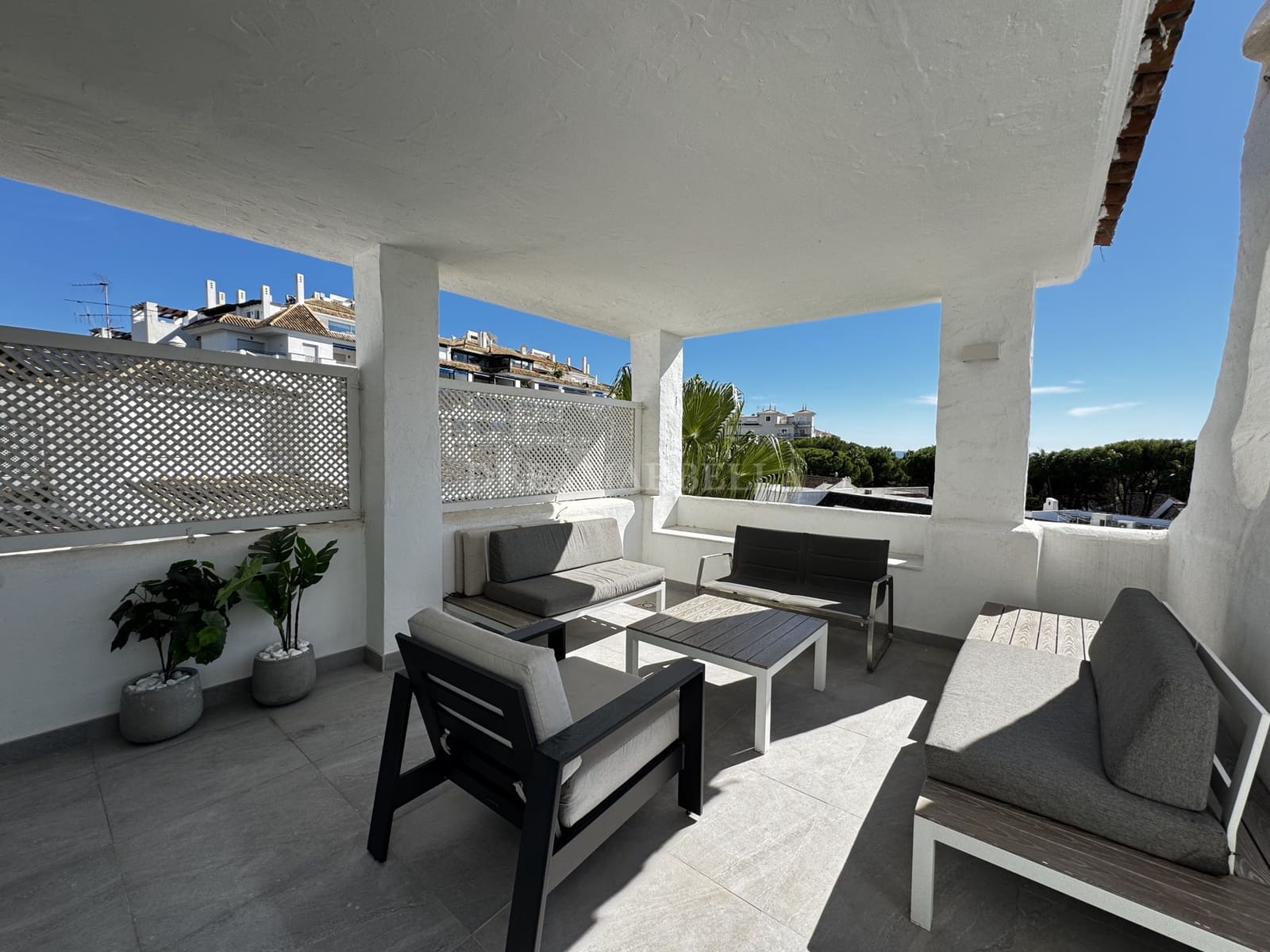 4 quarto Penthouse para venda em Marbella com piscina garagem - 1 400 000 € (Ref: 9945894)