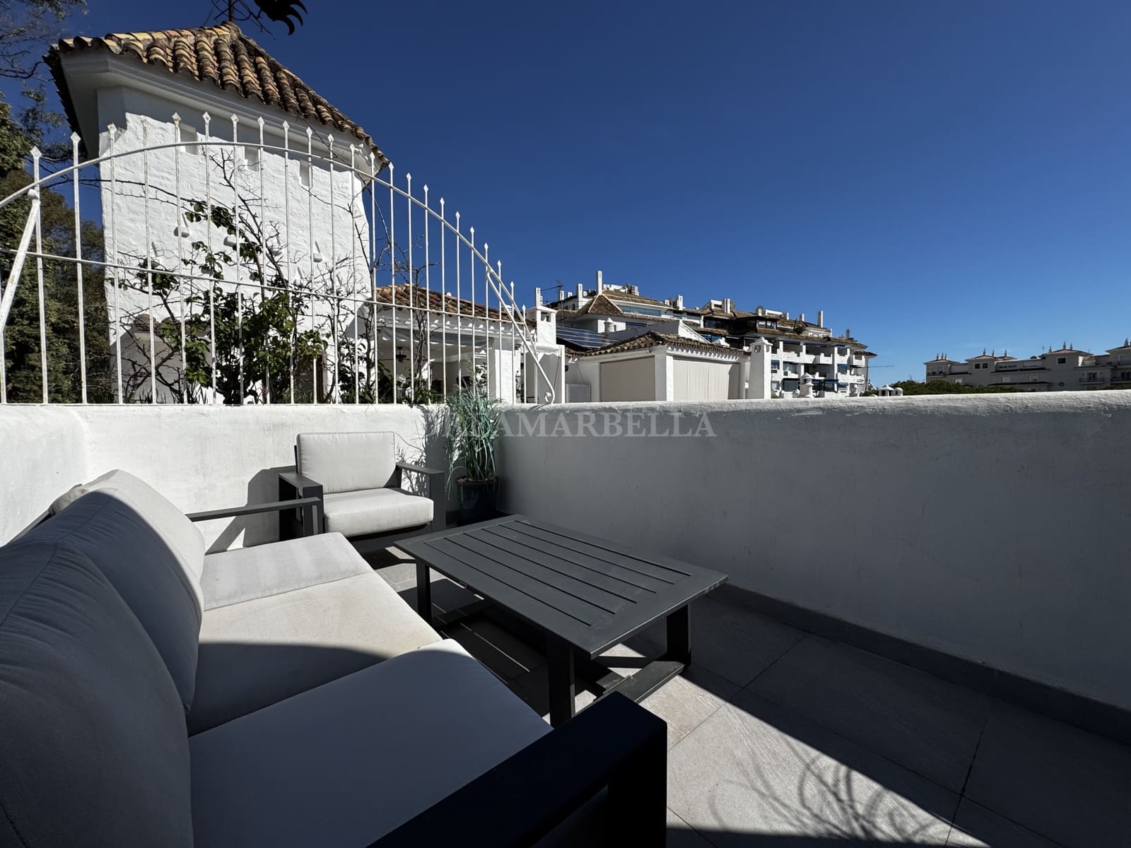4 quarto Penthouse para venda em Marbella com piscina garagem - 1 400 000 € (Ref: 9945894)