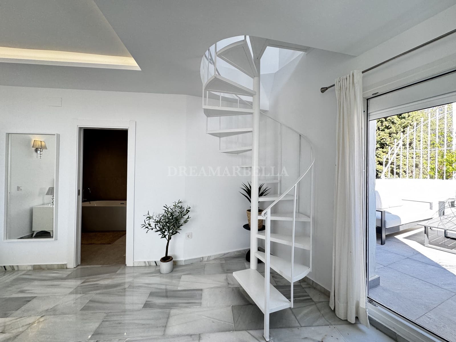 4 quarto Penthouse para venda em Marbella com piscina garagem - 1 400 000 € (Ref: 9945894)