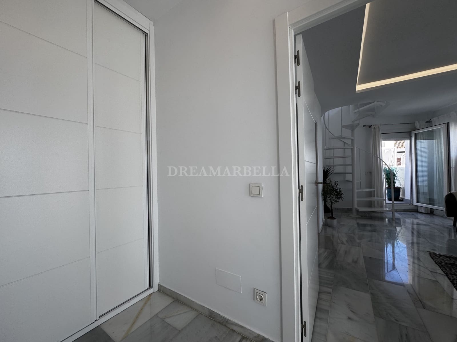 4 quarto Penthouse para venda em Marbella com piscina garagem - 1 400 000 € (Ref: 9945894)