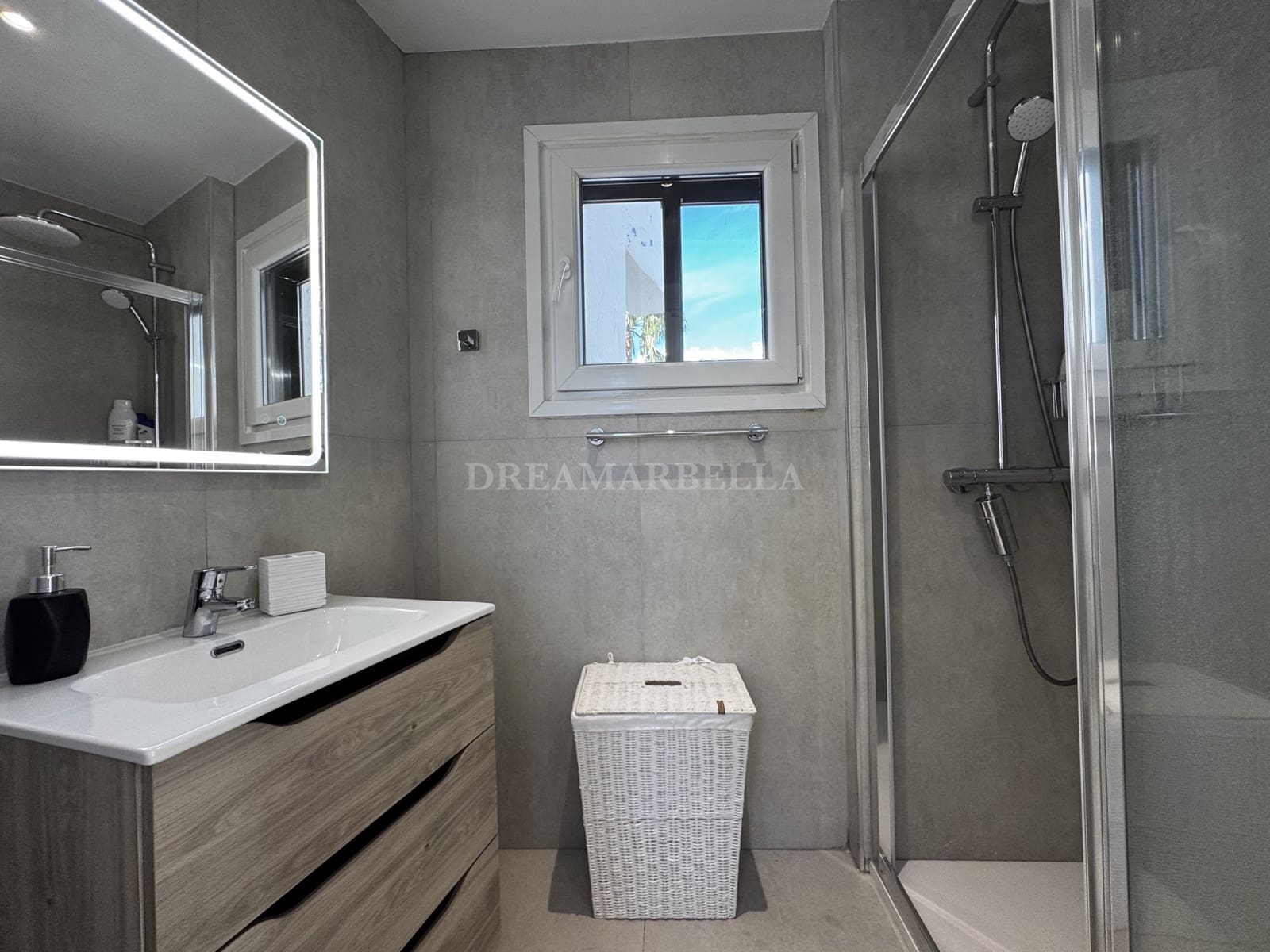 4 quarto Penthouse para venda em Marbella com piscina garagem - 1 400 000 € (Ref: 9945894)