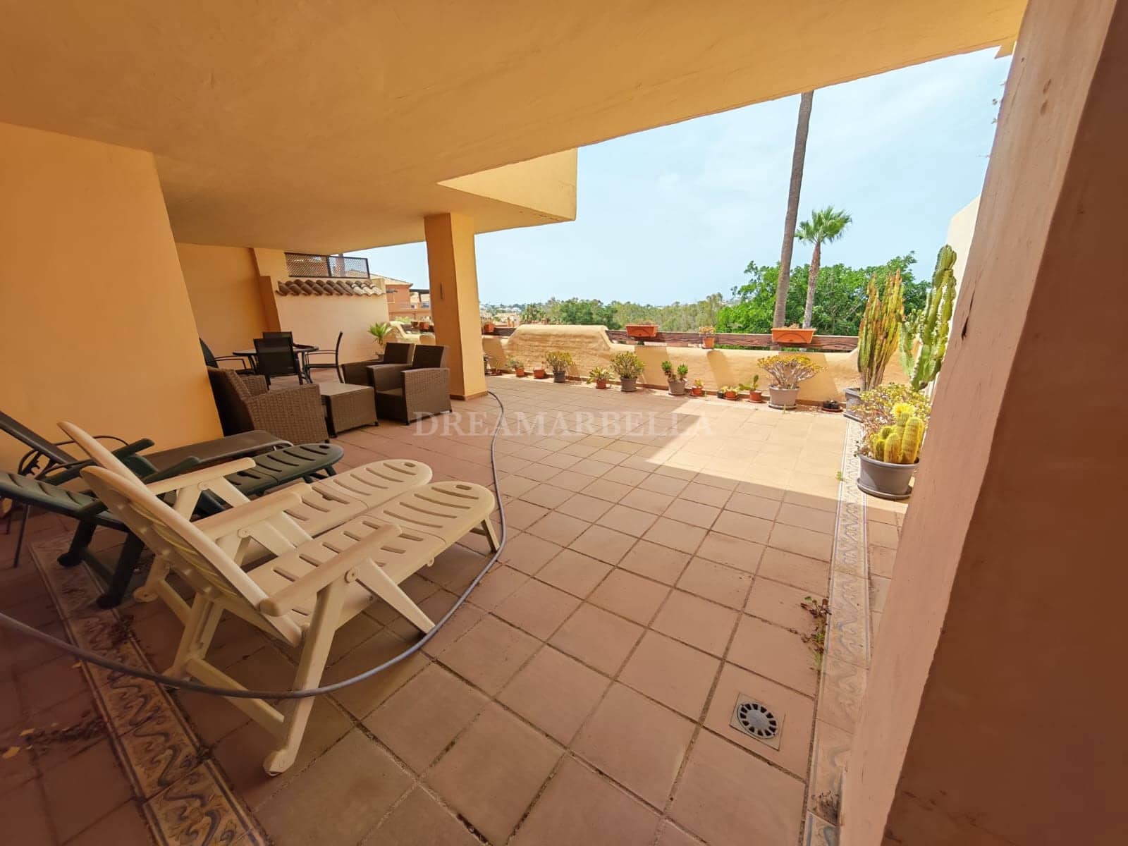 2 Zimmer Apartment zu vermieten in Benahavis mit Pool Garage - 2.500 € (Ref: 9948072)