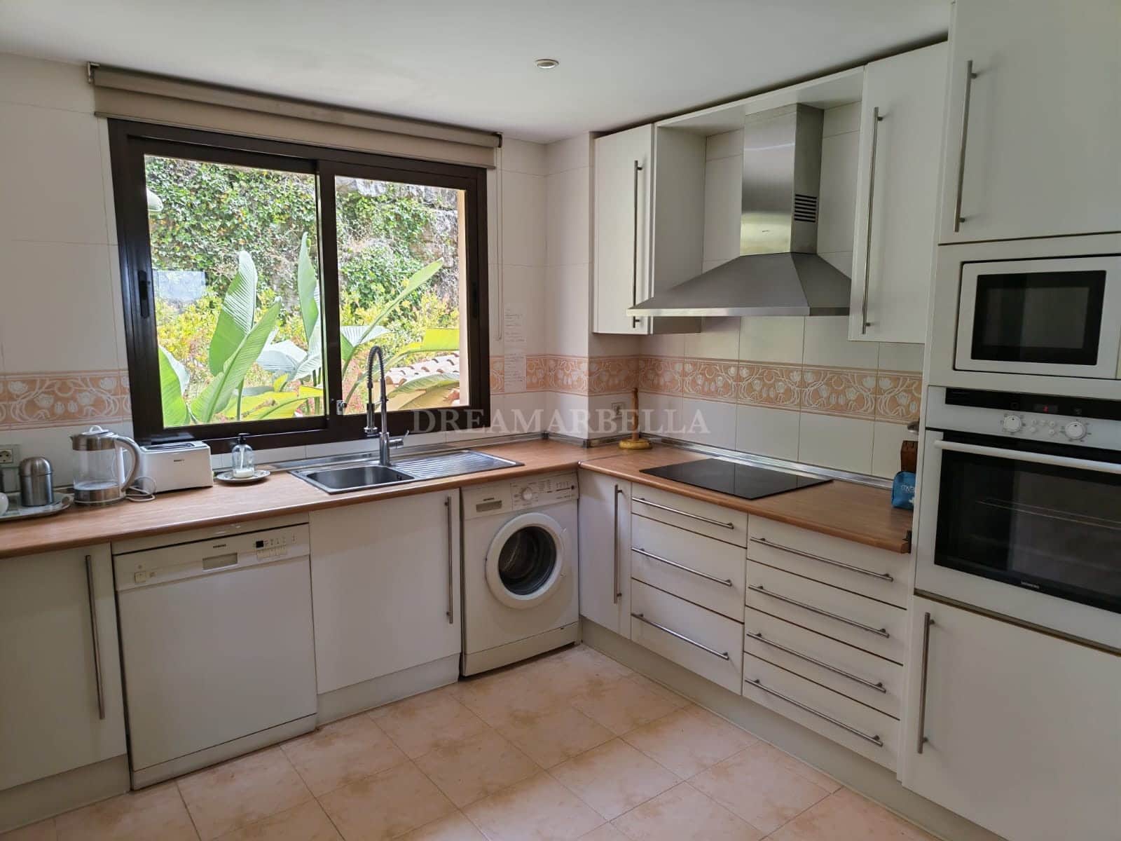 2 Zimmer Apartment zu vermieten in Benahavis mit Pool Garage - 2.500 € (Ref: 9948072)