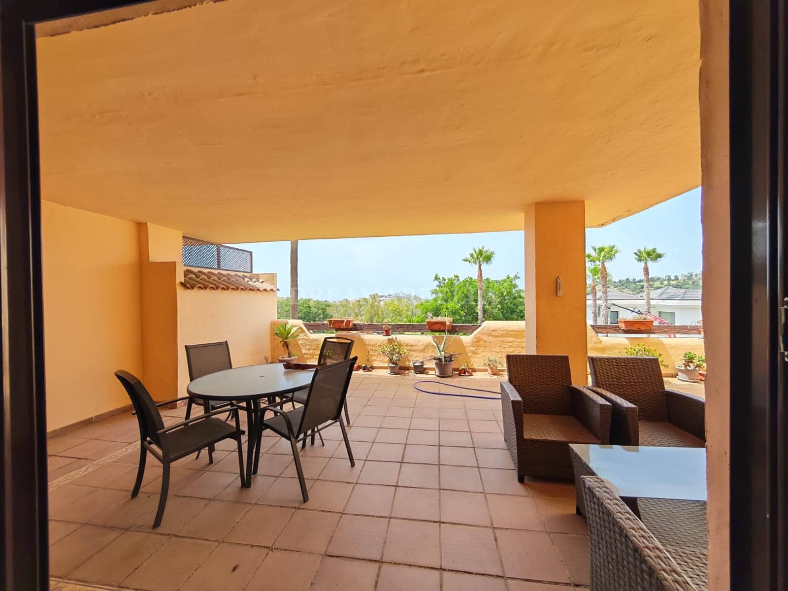 2 Zimmer Apartment zu vermieten in Benahavis mit Pool Garage - 2.500 € (Ref: 9948072)