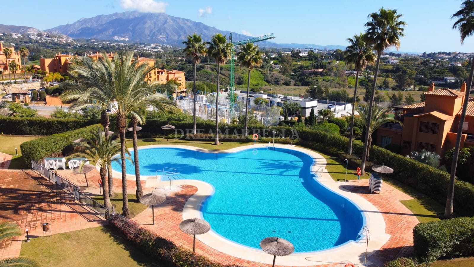 2 Zimmer Apartment zu vermieten in Benahavis mit Pool Garage - 2.500 € (Ref: 9948072)