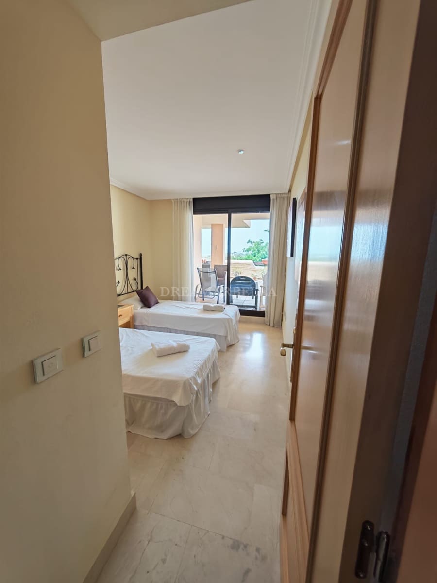 2 sovrum Lägenhet för semesterbostäder i Benahavis med pool garage - 1 000 € (Ref: 9948073)