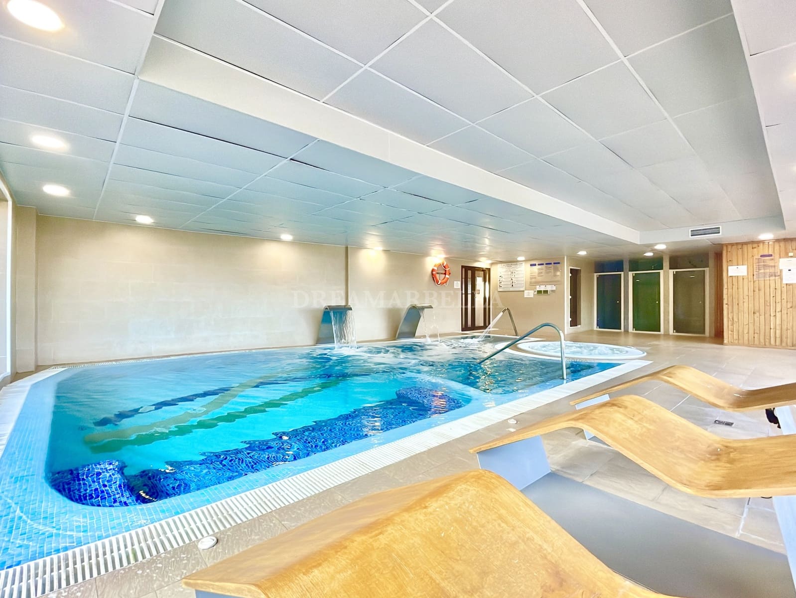 2 sovrum Lägenhet för semesterbostäder i Benahavis med pool garage - 1 000 € (Ref: 9948073)