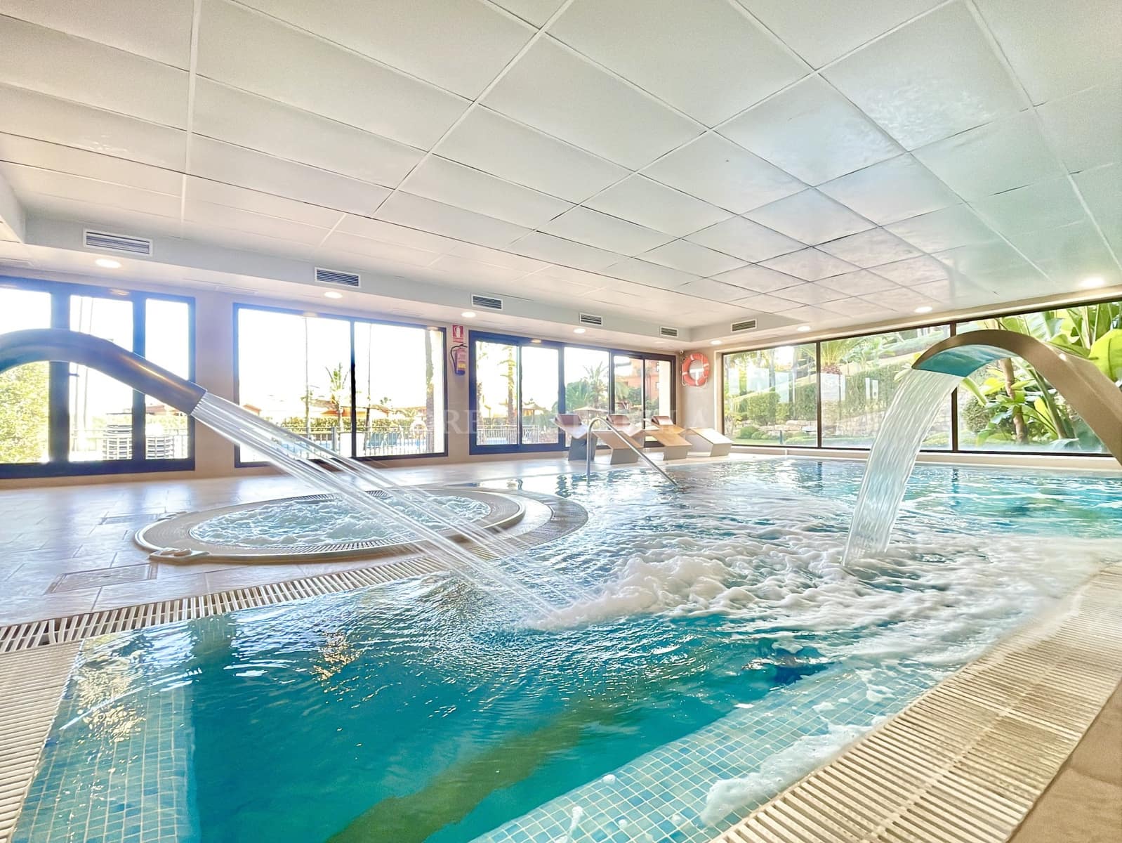 2 sovrum Lägenhet för semesterbostäder i Benahavis med pool garage - 1 000 € (Ref: 9948073)