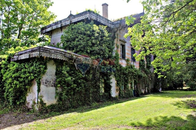 9 bedroom Finca/Country House for sale in Gijón with garage - € 650,000 (Ref: 4628937)