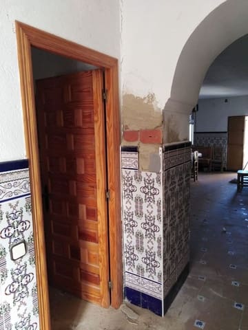 5 slaapkamer Finca/Landhuis te koop in Higuera de Arjona, Lahiguera met garage - € 54.000 (Ref: 4707091)