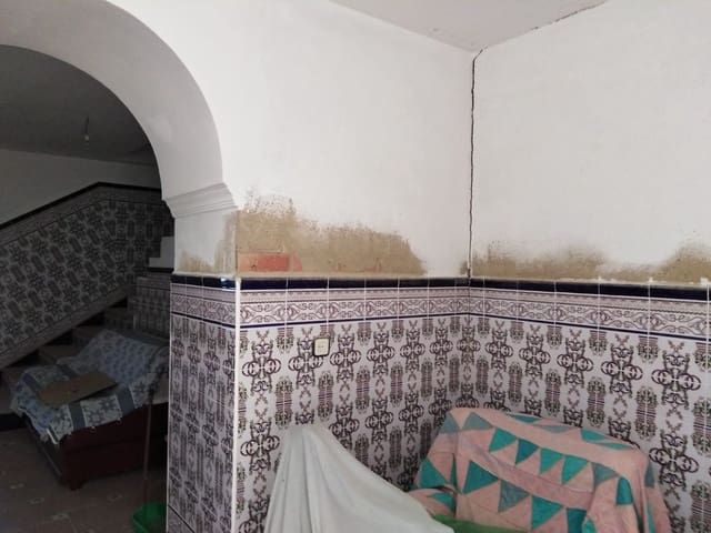 5 slaapkamer Finca/Landhuis te koop in Higuera de Arjona, Lahiguera met garage - € 54.000 (Ref: 4707091)