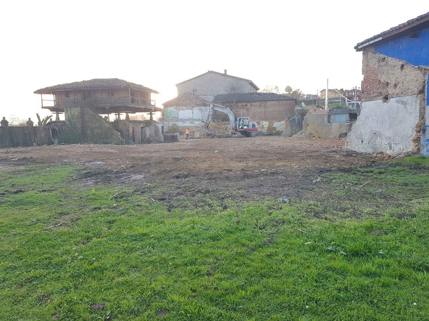 Grunde uden byggetilladelser til salg i Langreo - € 90.000 (Ref: 4745638)