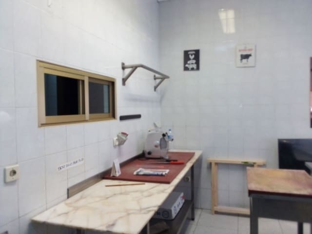 Kommersiell att hyra i Centro Urbano, Gijón - 400 € (Ref: 5357692)