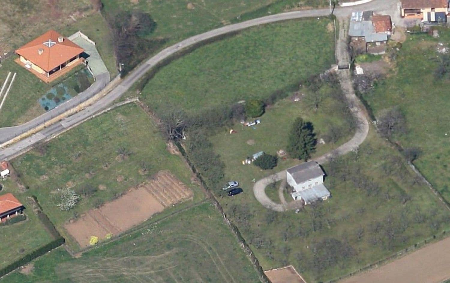 Grunde uden byggetilladelser til salg i Siero - € 49.500 (Ref: 5803570)