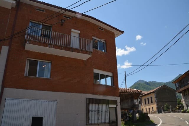 3 bedroom Townhouse for sale in Oseja de Sajambre with garage - € 85,000 (Ref: 6221417)