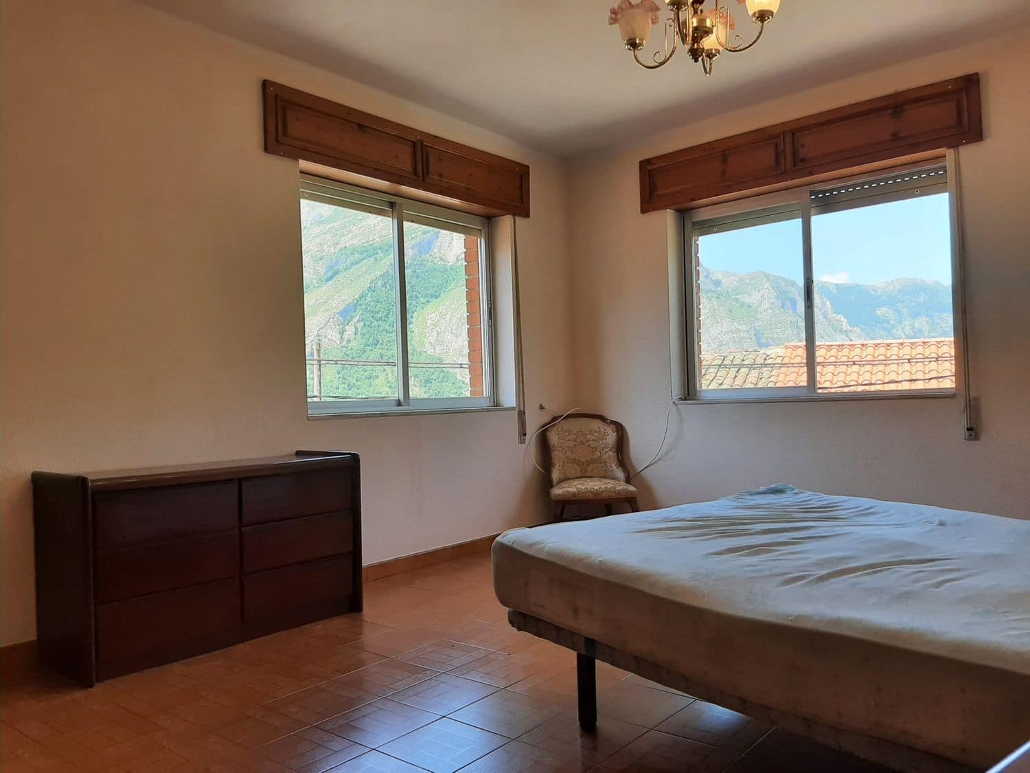 3 soveværelse Byhus til salg i Oseja de Sajambre med garage - € 85.000 (Ref: 6221417)