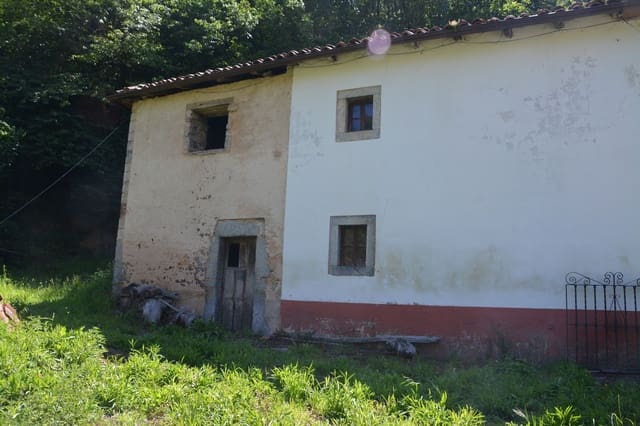 3 bedroom Finca/Country House for sale in Oseja de Sajambre with garage - € 50,000 (Ref: 6232569)