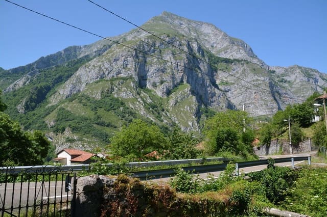 3 bedroom Finca/Country House for sale in Oseja de Sajambre with garage - € 50,000 (Ref: 6232569)