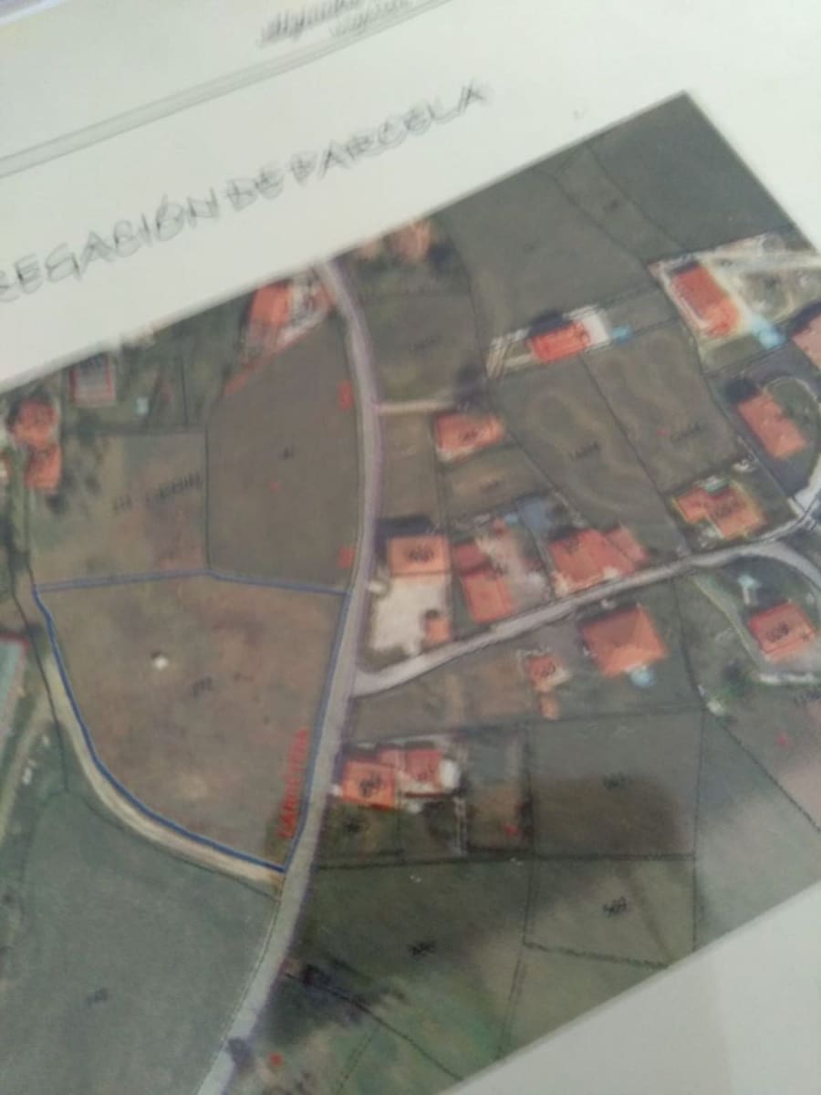 Ubebygd land til salgs i Gozon - € 198 000 (Ref: 6561065)