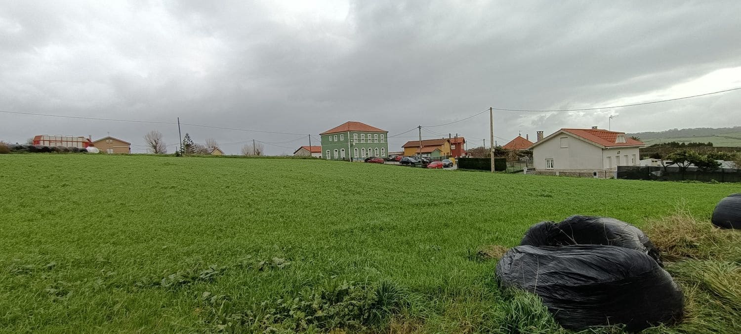 Ubebygd land til salgs i Gozon - € 198 000 (Ref: 6561065)