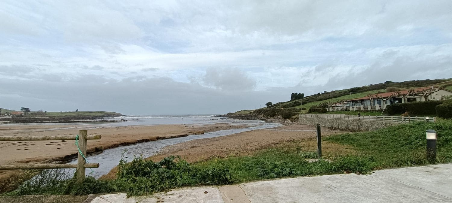 Ubebygd land til salgs i Gozon - € 198 000 (Ref: 6561065)