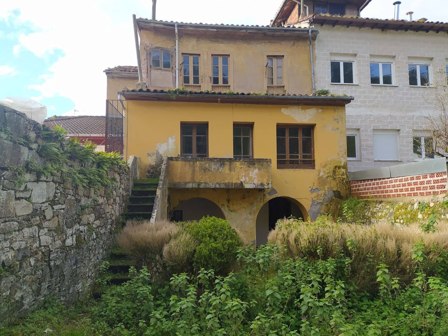 14 soveværelse Byhus til salg i Salas med garage - € 98.000 (Ref: 6738955)