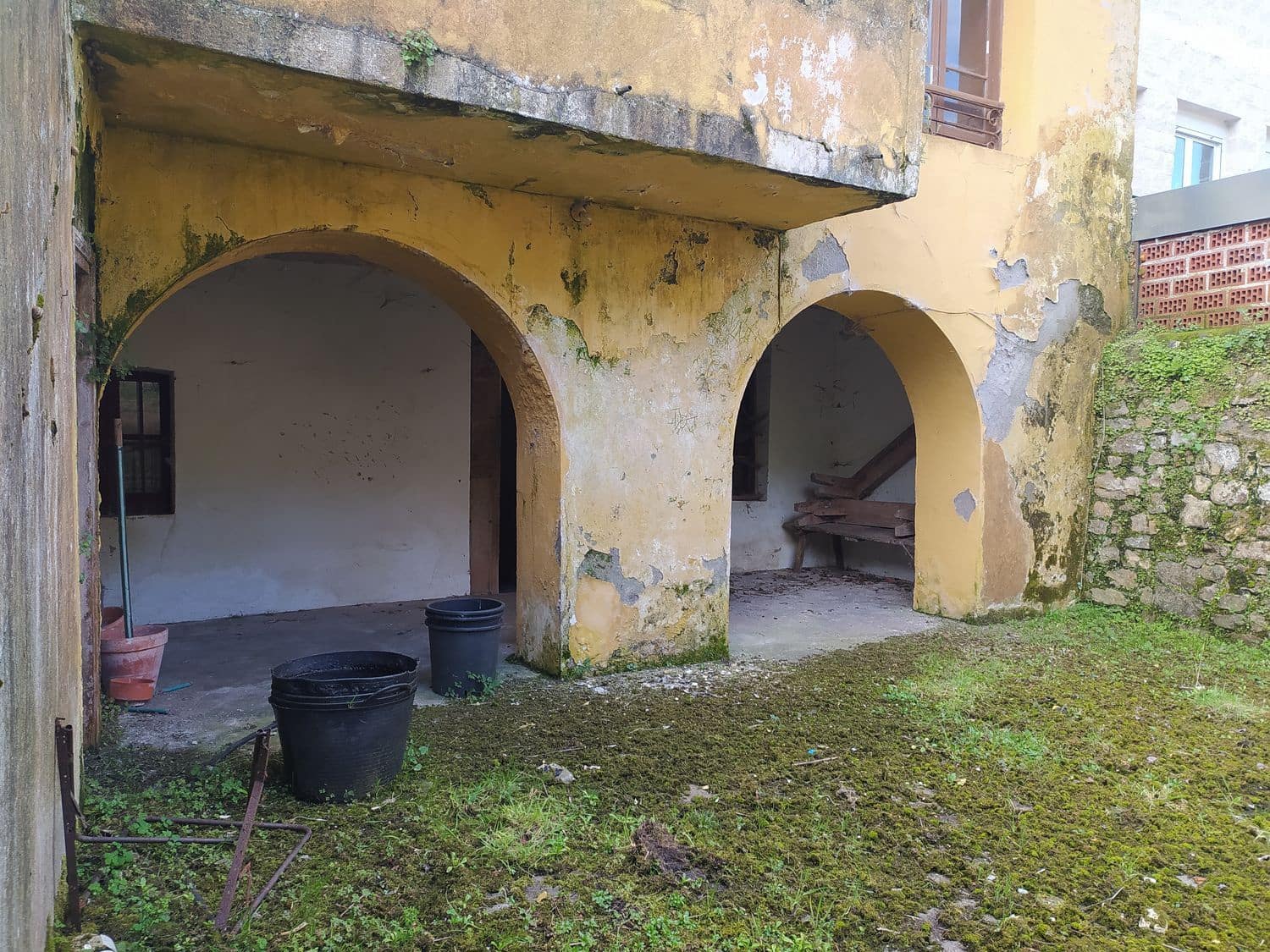 14 soveværelse Byhus til salg i Salas med garage - € 98.000 (Ref: 6738955)