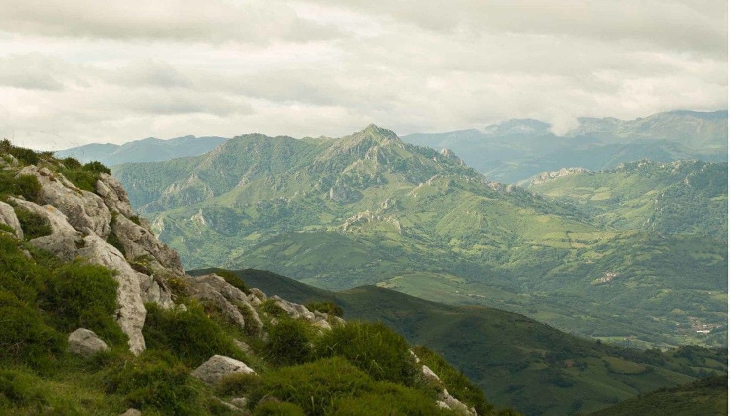 Grunde uden byggetilladelser til salg i Nava - € 25.000 (Ref: 7015038)