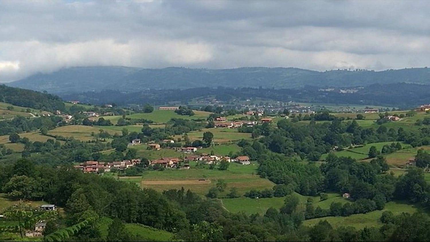 Grunde uden byggetilladelser til salg i Nava - € 25.000 (Ref: 7015038)