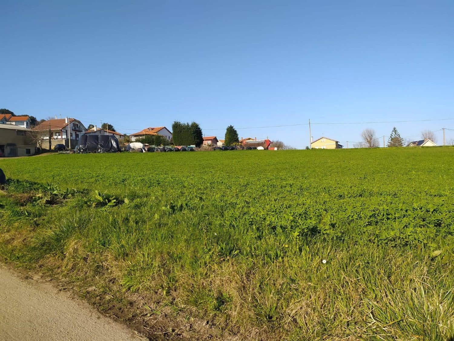 Grunde uden byggetilladelser til salg i Gozon - € 70.000 (Ref: 7015048)